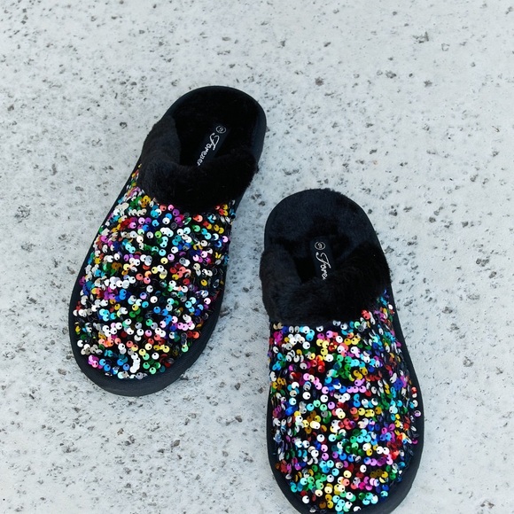 Forever Link Multicolored Sequin Faux Fur Slipper Brand New in Box - Picture 3 of 5